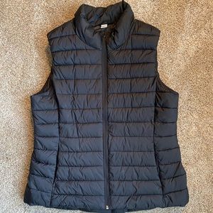 Old Navy Women’s Black puffer vest